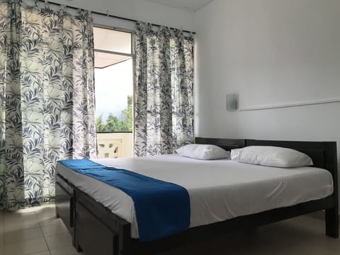 Deluxe Double Room, 1 Bedroom, Smoking, Beach View | Iron/ironing board, free WiFi, bed sheets