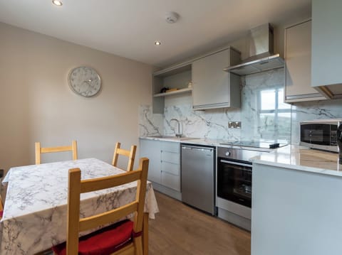 Cottage | Private kitchen | Cookware/dishes/utensils