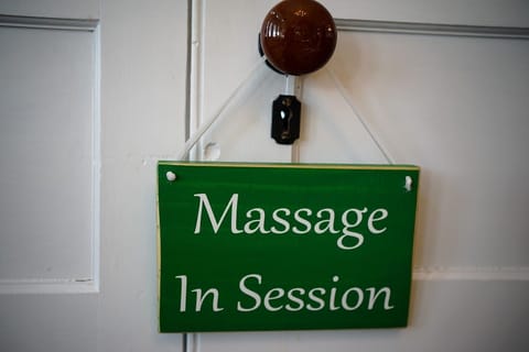 Couples treatment rooms, aromatherapy, hot stone massages