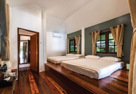  Deluxe Villa  | Hypo-allergenic bedding, desk, rollaway beds, free WiFi