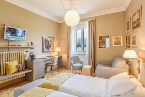 Premium bedding, down comforters, minibar, in-room safe