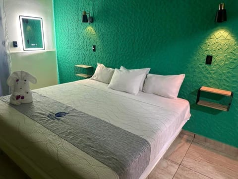 Honeymoon Room | In-room safe, free WiFi, bed sheets