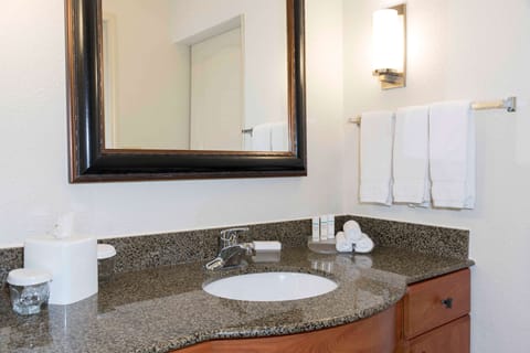 Combined shower/tub, eco-friendly toiletries, hair dryer, towels