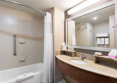 Combined shower/tub, hair dryer, bathrobes, towels