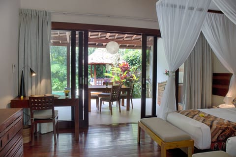 Deluxe Two Bedroom Greenery View Villa With Private Pool | In-room dining