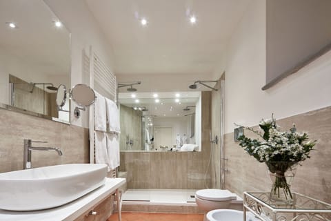 Suite (Garden) | Bathroom | Designer toiletries, hair dryer, bathrobes, slippers