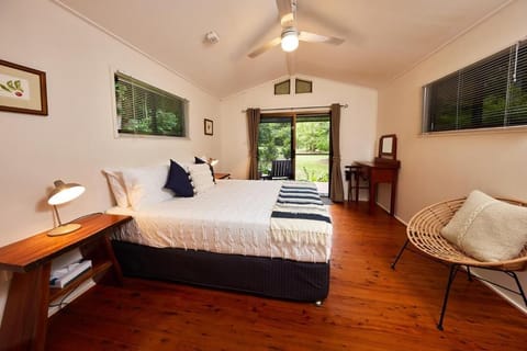 Deluxe Cottage, 1 King Bed, Balcony, Mountain View (Queen Cabin) | Pillowtop beds, individually decorated, individually furnished