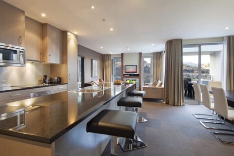 XPenthouse, 3 Bedrooms  | Private kitchen | Full-size fridge, microwave, oven, stovetop