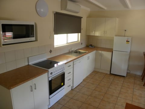 1 Bedroom Deluxe Queen Apartment | Private kitchenette | Full-size fridge, microwave, oven, stovetop