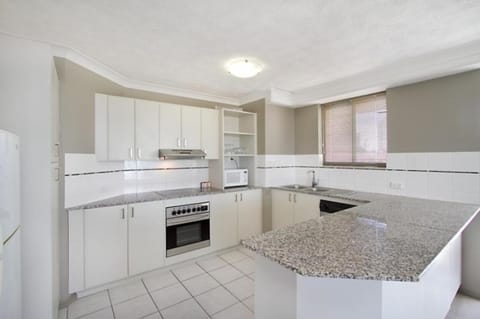 Standard Apartment, 2 Bedrooms (Ocean View) | Private kitchen | Fridge, microwave, oven, stovetop