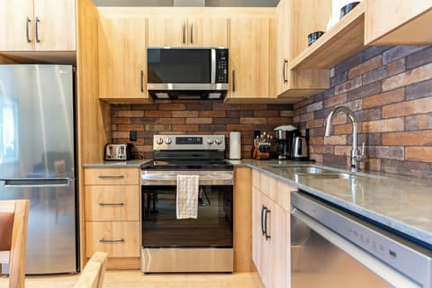 Superior One Bedroom Suite | Private kitchen | Microwave, oven, stovetop, coffee/tea maker