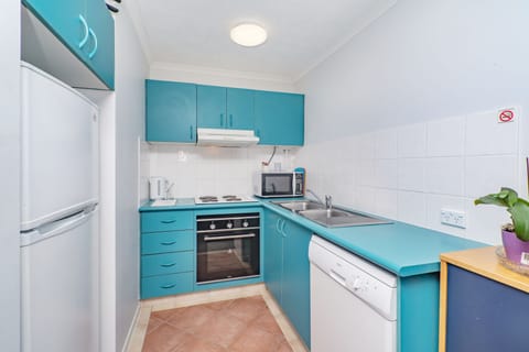 Standard Apartment, 2 Bedrooms (Air Conditioning) | Private kitchen | Full-size fridge, microwave, oven, stovetop