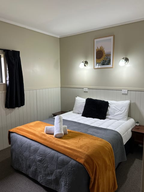 Two Bedroom Motel | Free WiFi, bed sheets, wheelchair access