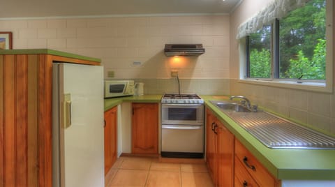 Apartment, 2 Bedrooms | Private kitchen | Full-size fridge, microwave, oven, stovetop