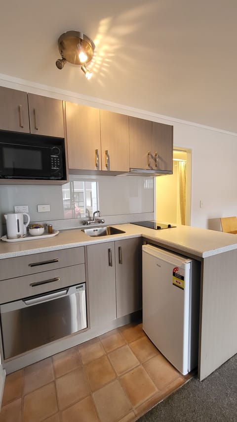 Standard Room, 2 Bedrooms | Private kitchen | Microwave, coffee/tea maker, electric kettle, toaster