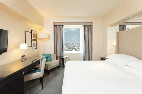 Premium bedding, minibar, in-room safe, desk