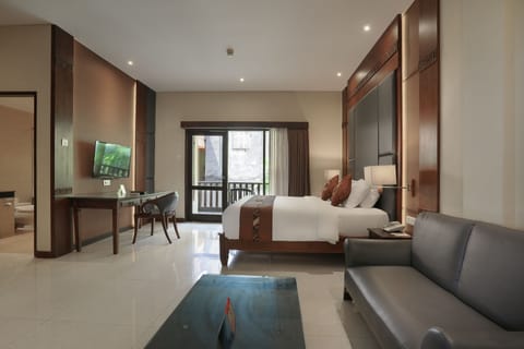 Deluxe Room (Super) | Minibar, in-room safe, iron/ironing board, free cribs/infant beds