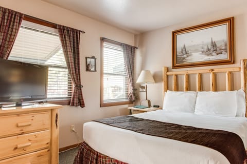 Standard Room, Multiple Beds, Multiple View, Mountainside (1 Bedroom Suite - Mountainside) | Individually decorated, individually furnished, free WiFi, bed sheets