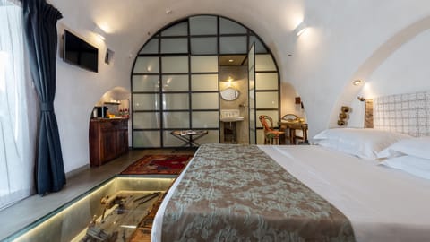 Honeymoon Suite (MICHALIS) | 1 bedroom, Frette Italian sheets, premium bedding, down comforters