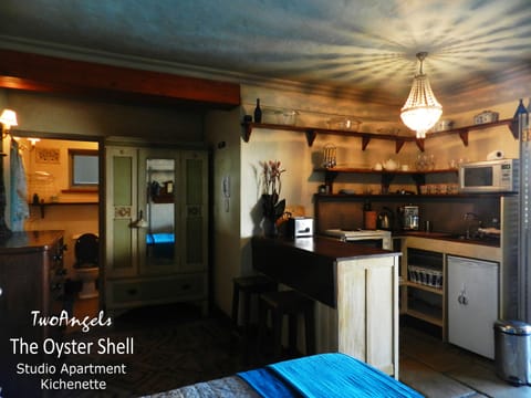 Apartment (Oyster Shell - Studio Apartment) | Private kitchenette