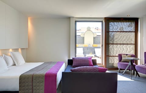 Junior Suite, Terrace | Minibar, in-room safe, soundproofing, free WiFi