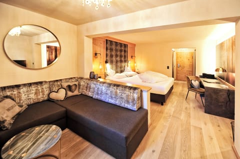 Family Room | In-room safe, desk, soundproofing, free WiFi