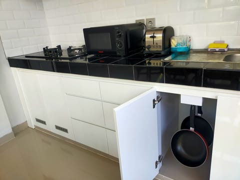 Fridge, microwave