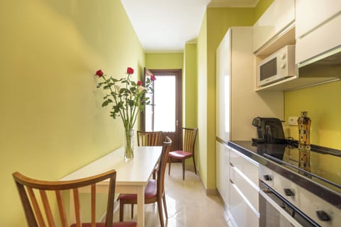 Deluxe Apartment (Beatrice) | Private kitchen | Full-size fridge, microwave, stovetop, espresso maker