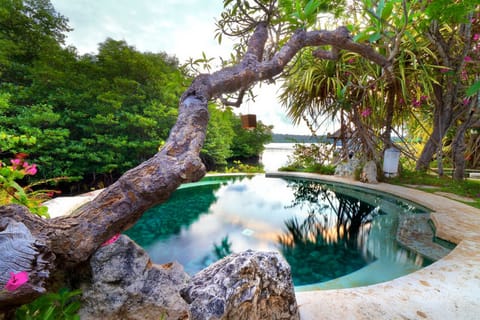 2 outdoor pools, sun loungers