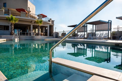 Indoor pool, sun loungers