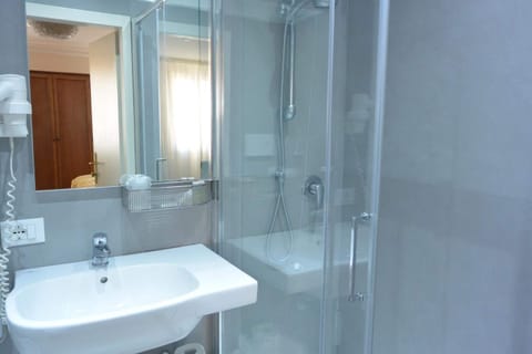 Rainfall showerhead, hair dryer, towels