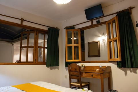 Superior Room, 1 King Bed, Ensuite | Desk, laptop workspace, free WiFi, bed sheets