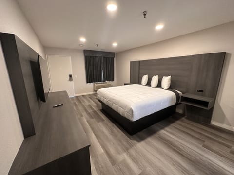 Superior Room | Premium bedding, desk, free WiFi, bed sheets