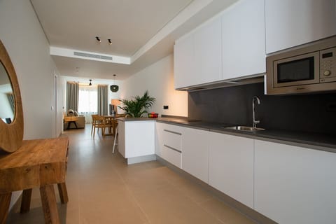 Signature Apartment | Private kitchen | Fridge, microwave, stovetop, dishwasher