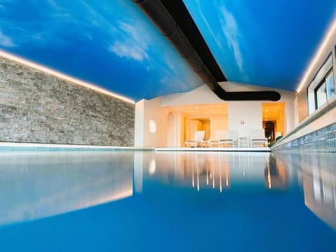 Indoor pool, sun loungers