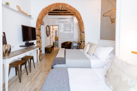 Camera Extra Large | Down comforters, free minibar items, in-room safe