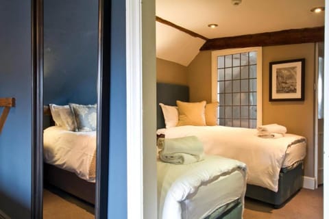 Executive Suite, Ensuite | Premium bedding, in-room safe, individually decorated