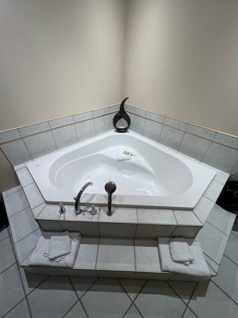 Romantic Studio Suite | Private spa tub