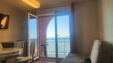 One Bedroom Apartment for 4 persons Sea View | Premium bedding, individually furnished, bed sheets