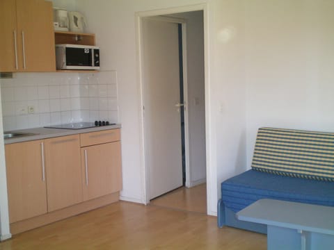 Apartment, 2 Bedrooms (6 persons) | Private kitchen | Fridge, microwave, stovetop, dishwasher