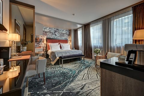 Junior Suite | Premium bedding, minibar, in-room safe, individually decorated