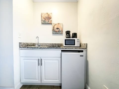 Studio | Private kitchen | Full-size fridge, microwave, oven, stovetop