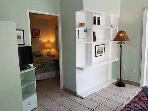 King Suite #1, Full Kitchen, Ground Floor, Pool View, Private Bathroom | Room amenity