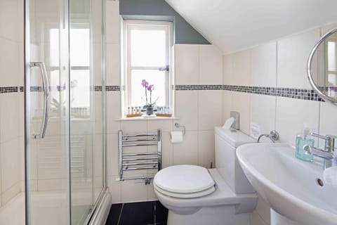 Standard Double Room, Ensuite, Garden View (Willow) | Bathroom