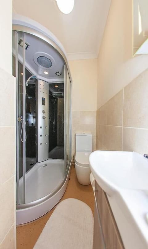 Standard Double or Twin Room, Ensuite | Bathroom