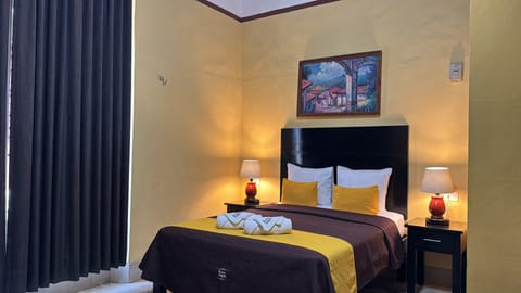 Standard Room, 1 Bedroom | In-room safe, laptop workspace, iron/ironing board, free WiFi