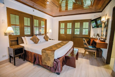 Junior Suite, Beachfront | Premium bedding, minibar, in-room safe, individually decorated