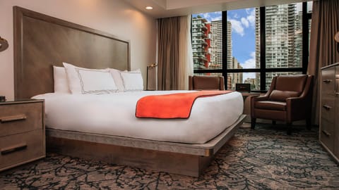 Executive Junior Suite | 1 bedroom, pillowtop beds, in-room safe, individually decorated