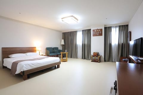 Standard Family Bed Ondol Room | Blackout drapes, soundproofing, iron/ironing board, free WiFi