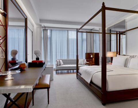 Classic Room, 1 King Bed (Grand) | Premium bedding, minibar, in-room safe, desk